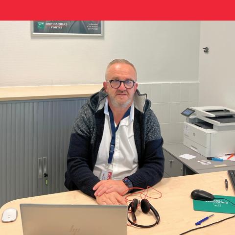 Rencontre avec Gilles Coquempot, notre Conseiller Crédits et Assurances chez bpost ! 💸💼
Dans